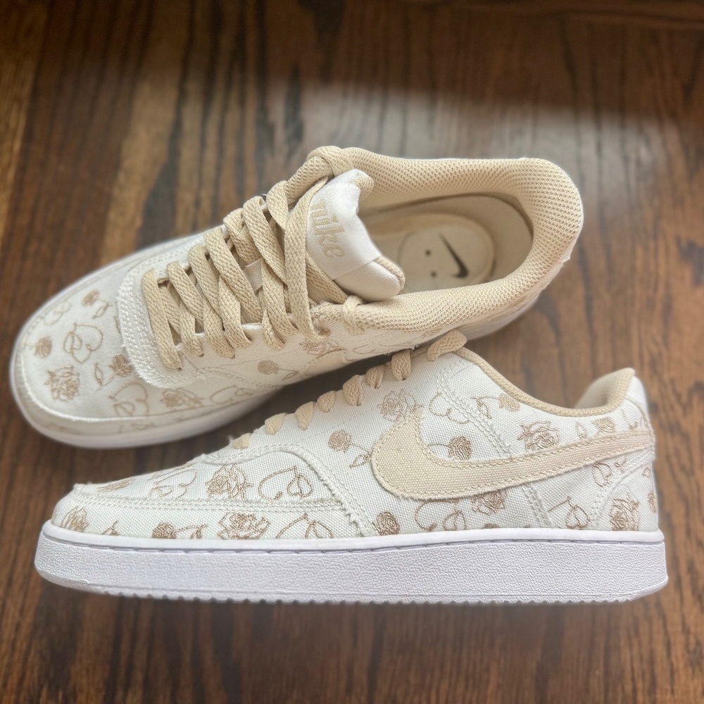 Embroidered Nike Court Vision Lows - Valentine's Day ed. - Picture 6 of 10